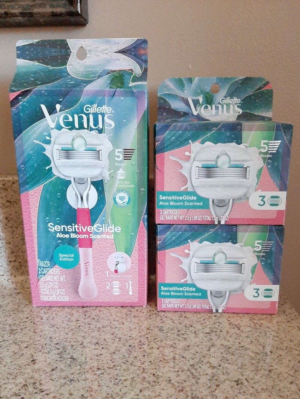 Gillette Venus Sensitive Glide Razor/ Refill Bundle
